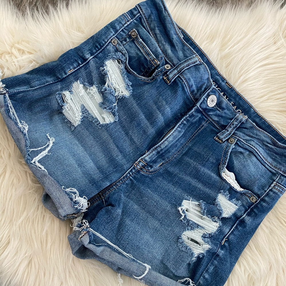 American Eagle High Waisted Midi shorts